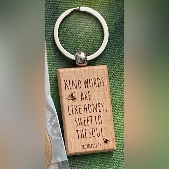 Kind words are like honey Keychain (quantity 1) NEW made by local artist - Picture 2 of 3